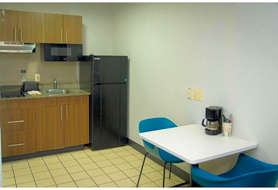 Studio 6 Extended Stay - West Palm Beach, FL