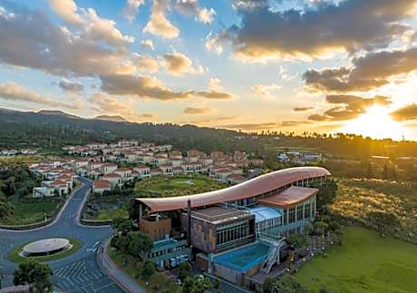 Camphortree Hotel and Resort