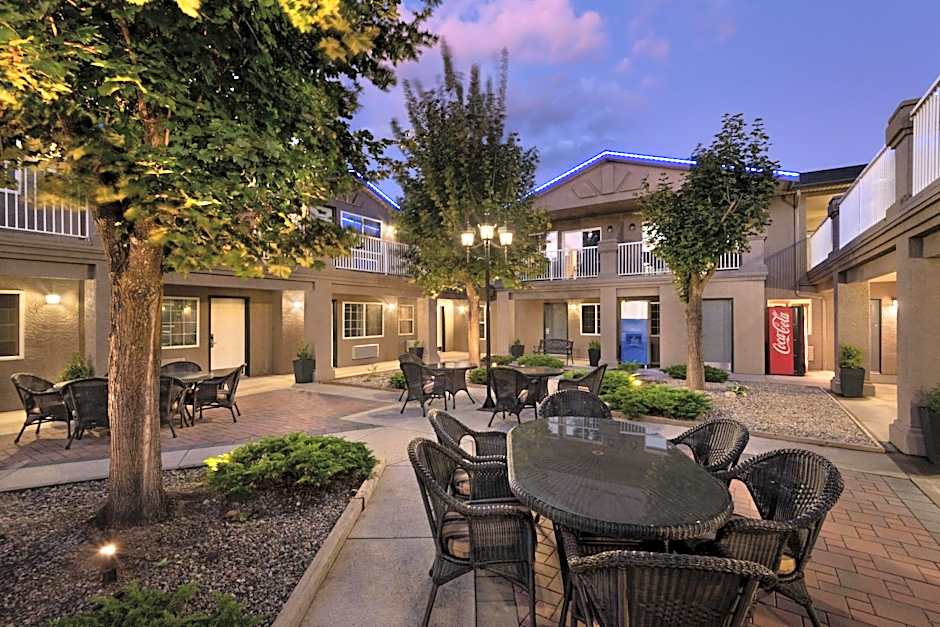 Days Inn by Wyndham Kelowna