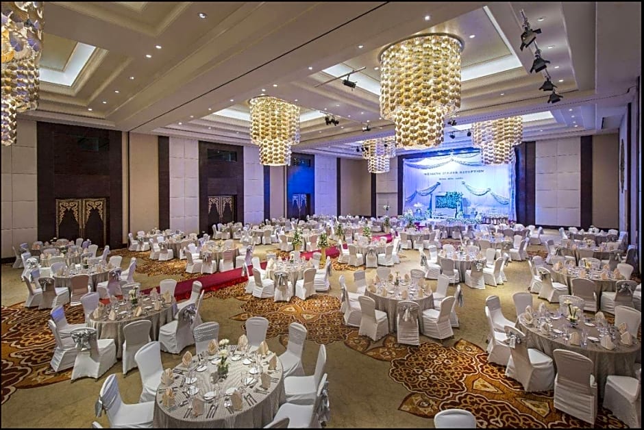 Sedona Hotel Inya Wing