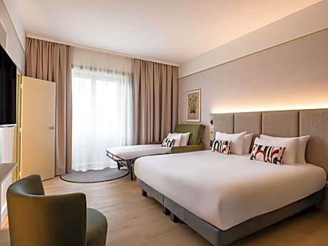 Deluxe Room with One King Bed and One Single Bed