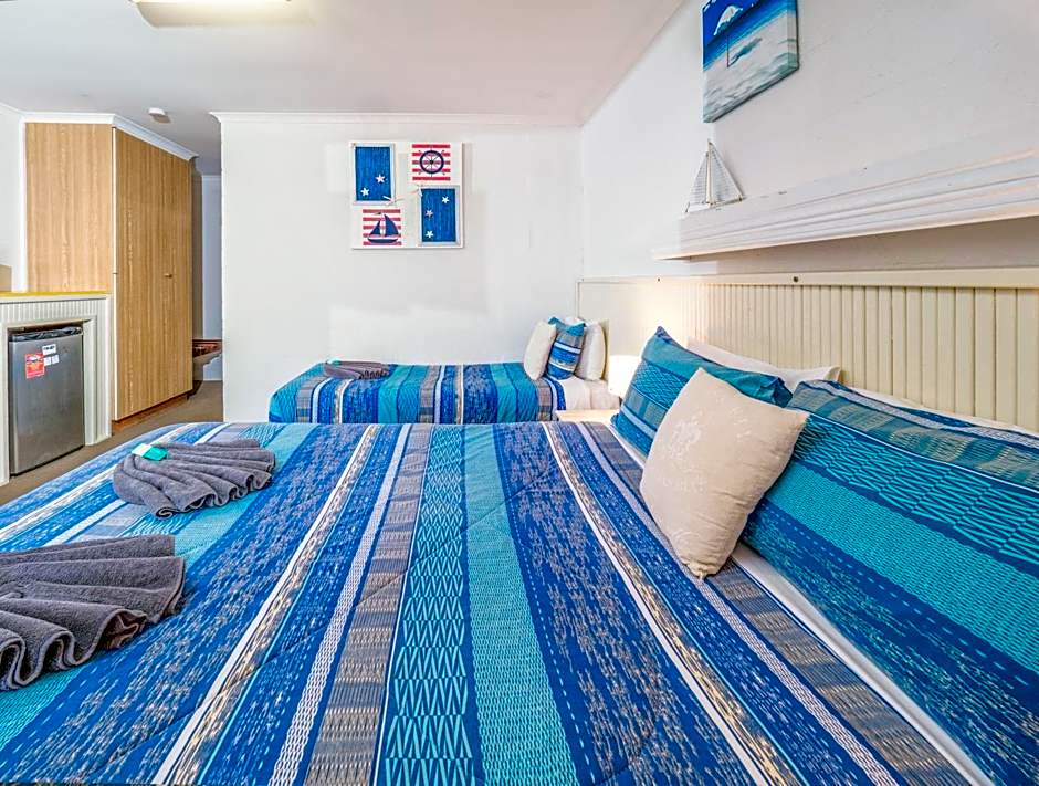 Boyne Island Motel and Villas