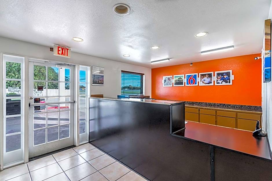 Motel 6-San Marcos, TX - North