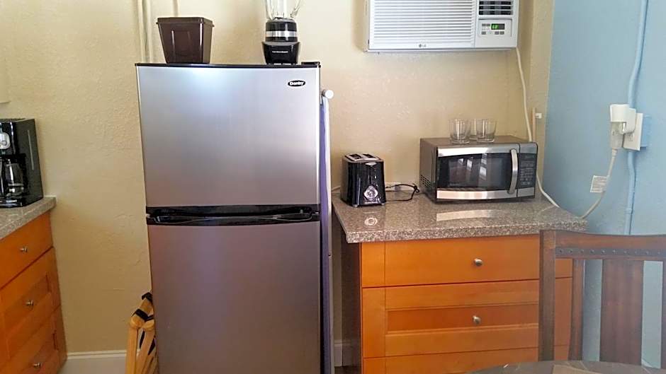 Captain Pips at Knights Key Inn