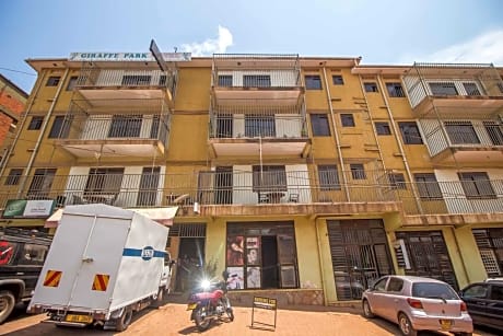 Giraffe Park Hotel