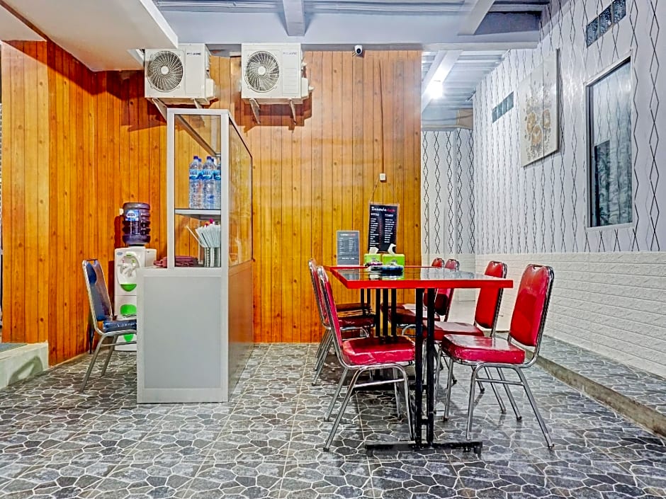 OYO 90469 Benhil Karet Tengsin