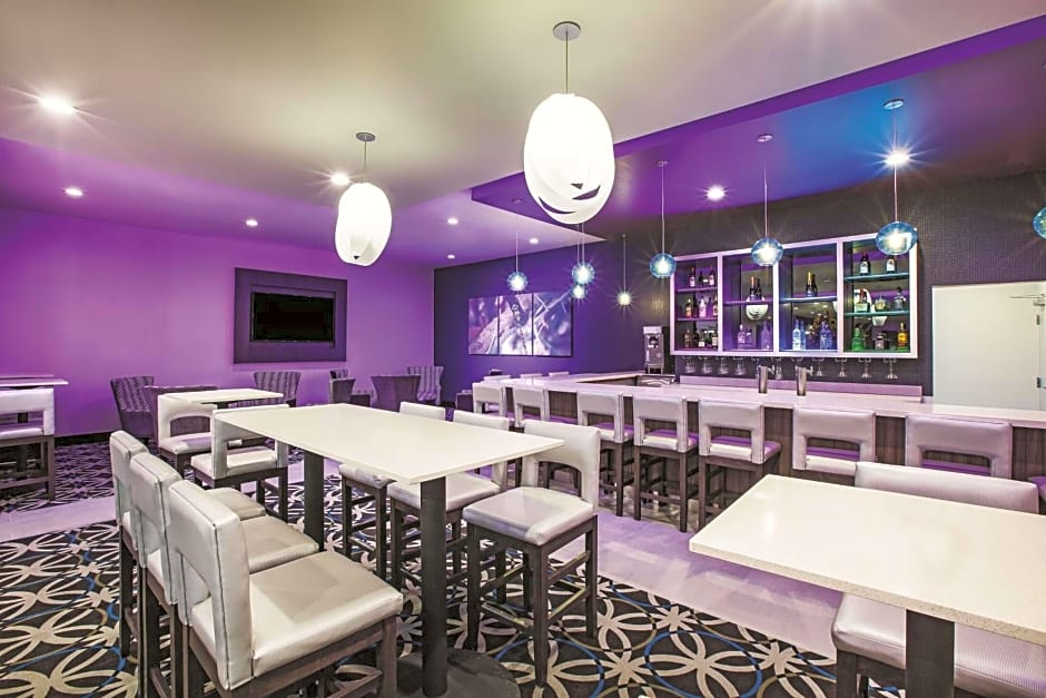 La Quinta Inn & Suites by Wyndham McAllen La Plaza Mall
