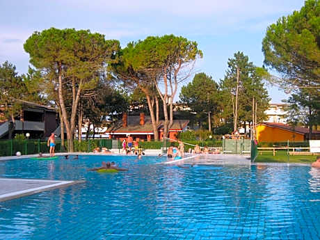 Cozy flat with garden and swimming pools - Beahost