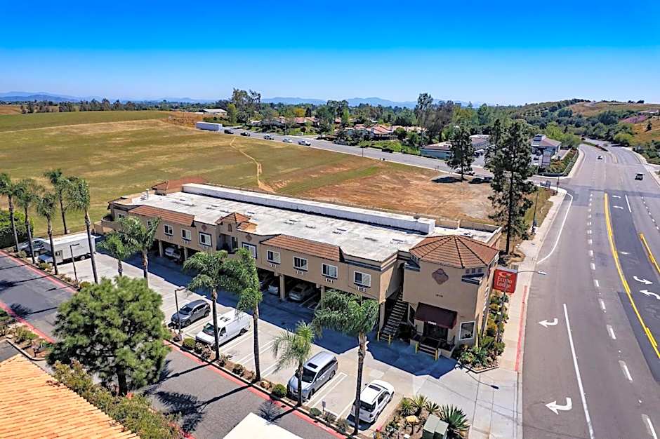 Econo Lodge Inn & Suites Fallbrook Downtown