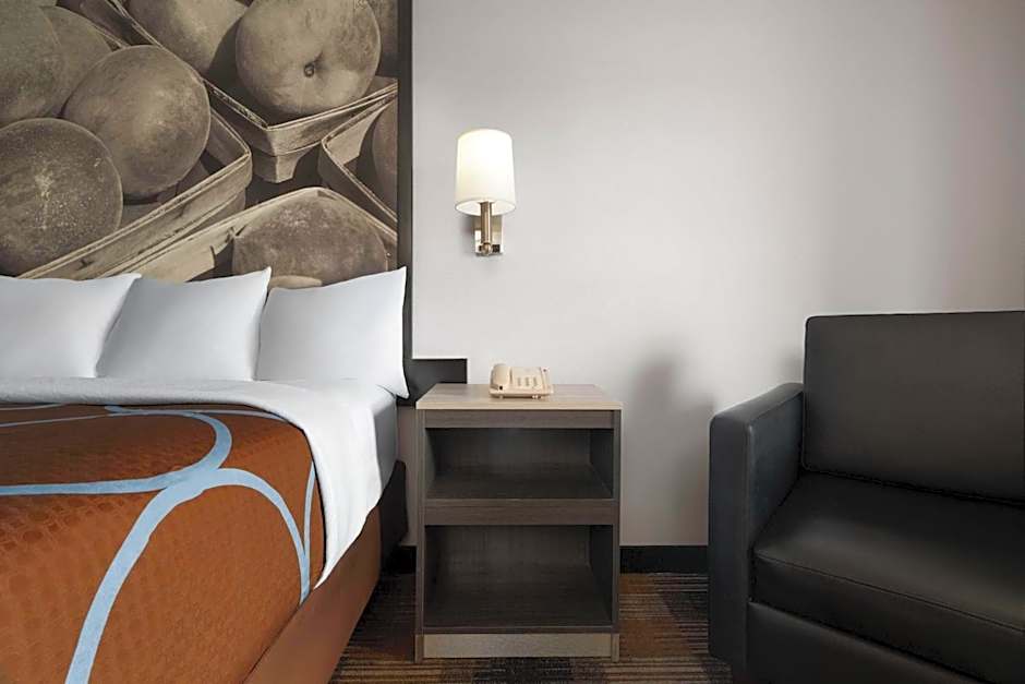 Super 8 by Wyndham Covington