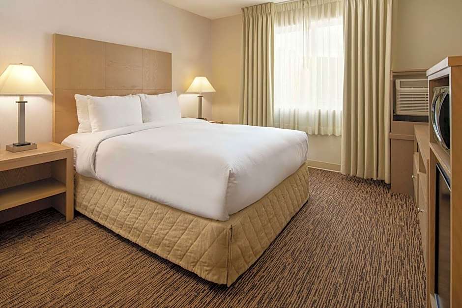 DoubleTree By Hilton Portland Tigard