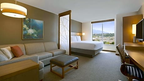 King Bed High Floor (with sofa bed)