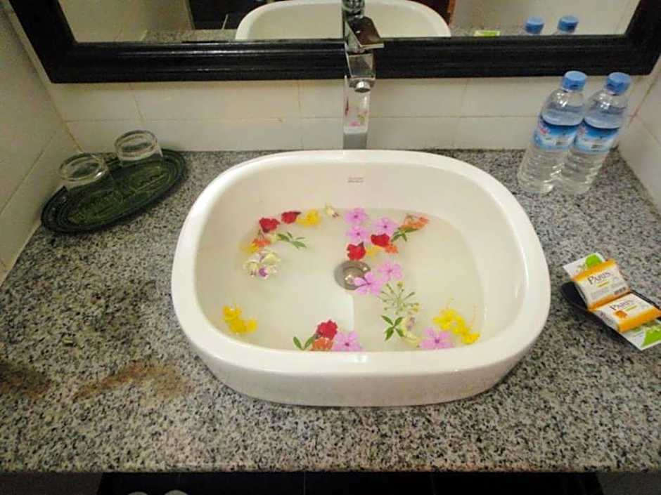 Golden Sunrise Hotel