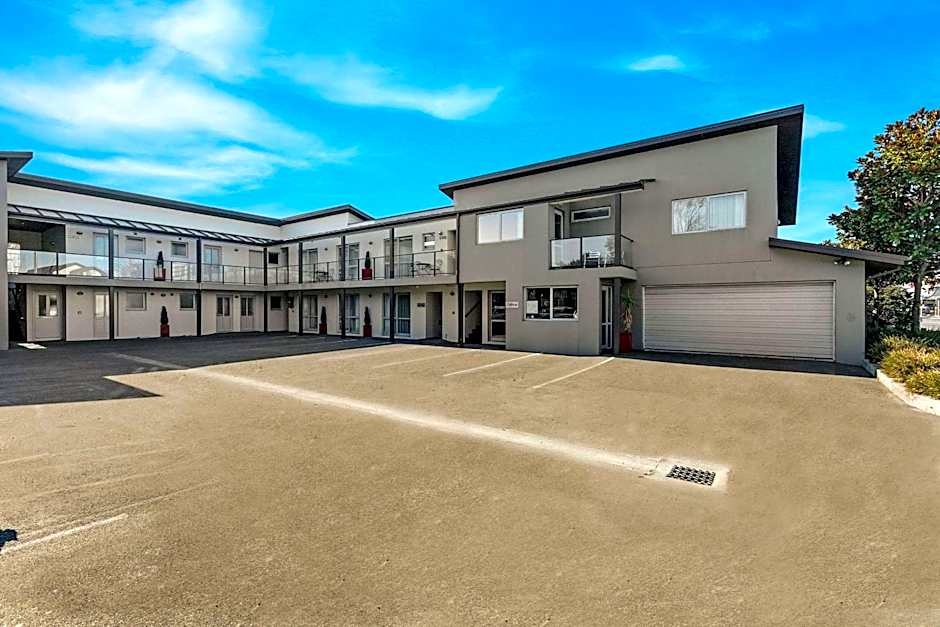 Quality Suites Amore