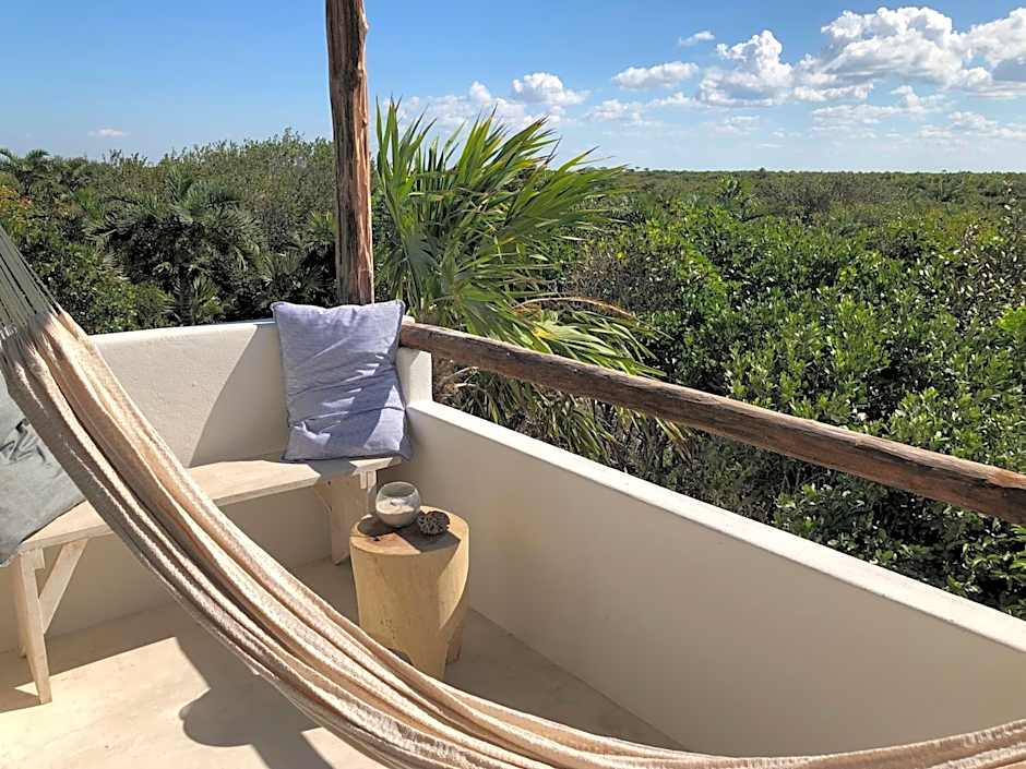 LunArena Barefoot Hotel