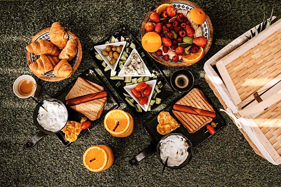 White Note Luxury Suites