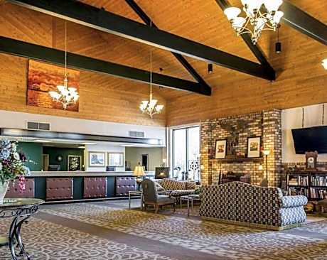 Quality Inn & Suites Escanaba North