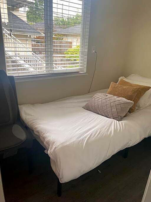 4 bedroom upper level Kits home
