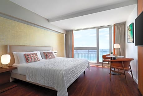 Deluxe room with Sea view, King bed