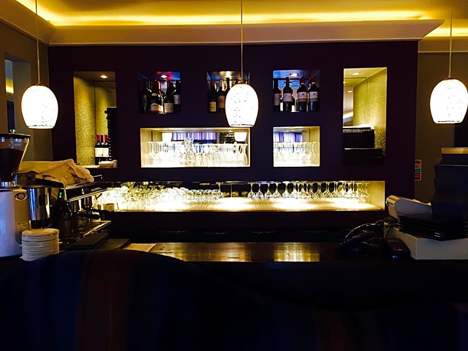 Zuni Restaurant & Boutique Hotel