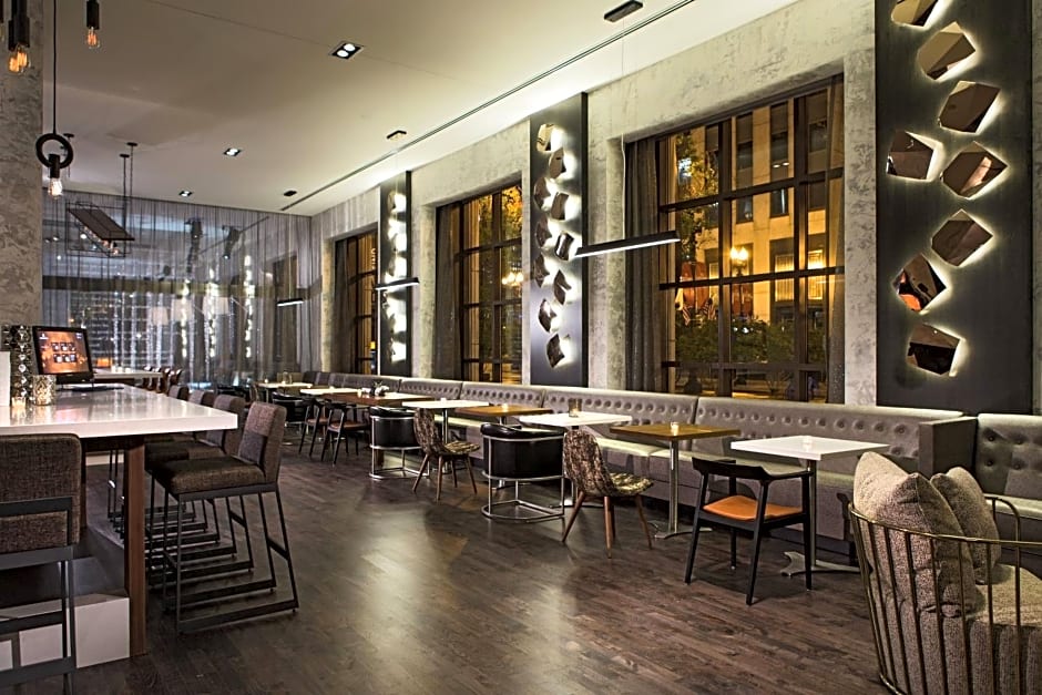 Renaissance Chicago Downtown Hotel