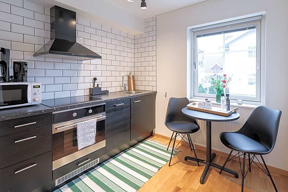Easy Livin' Apartment Hotel