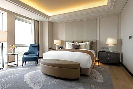 Deluxe King Suite (Cimer & Wonder Box are included for stays from Monday to Thursday, except on the day before or on a holiday, and during the repair period)