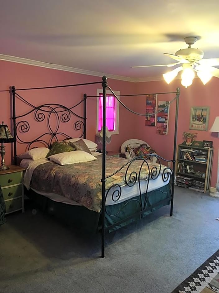 Elaine's Hollywood Bed & Breakfast
