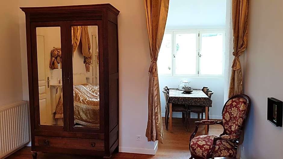 Zdjęcie 1 z 13 — 2 Bedroom Suite