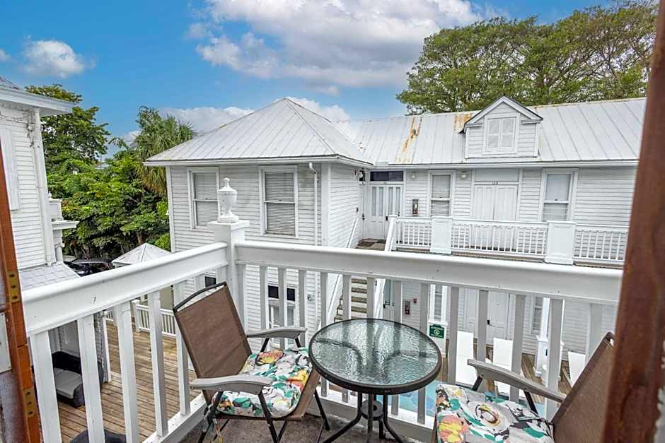 Classic King with Balcony at Curry Mansion
