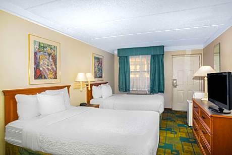 2 Double Beds, Mobility/Hearing Access Room, Bathtub w/ Grab Bars, Non-Smoking