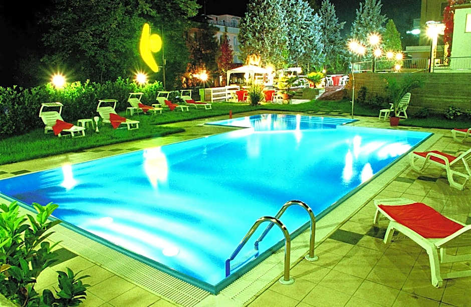 Hotel Boomerang - Check-in & Meals in front at hotel Sporting