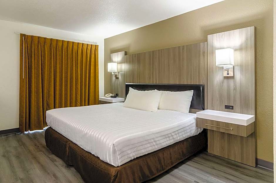 Foto 1 dari 8 — 1 King Bed
