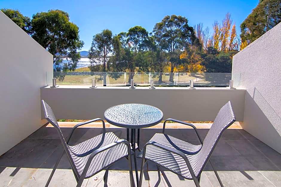 Horizons Lake Jindabyne