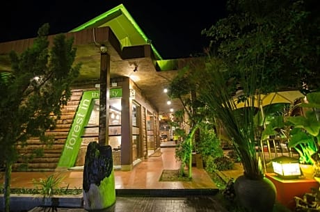 Lawaka Hotel