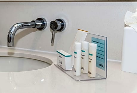 1 King Shower Only W/Microwv/Fridge Nonsmoke