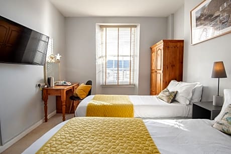 Twin Room with Private Bathroom