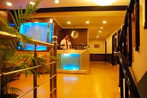 Capital O 2382 Hotel White House Continental