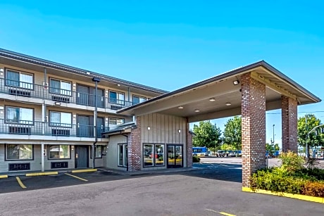Econo Lodge Portland Airport