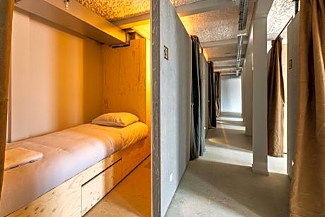 Mixed Dormitory Room