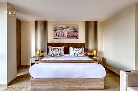 Family Suite with Pyramids View