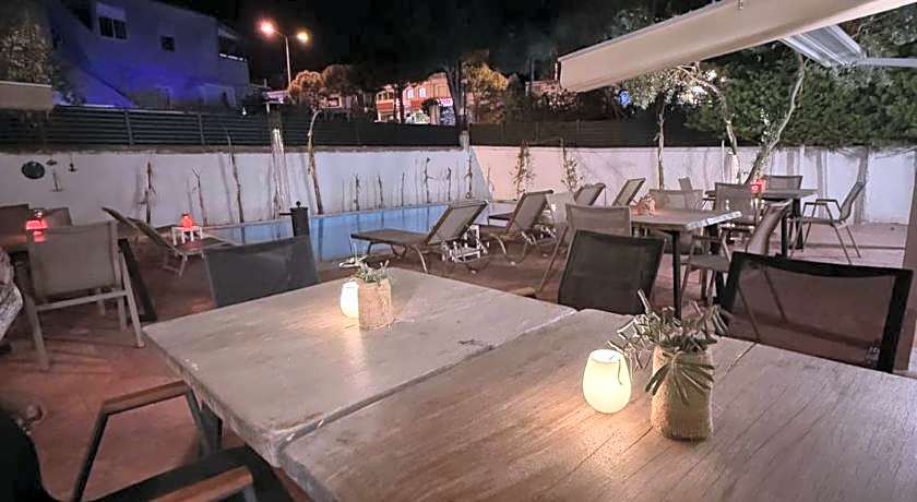 Rebetiko Hotel                                                             