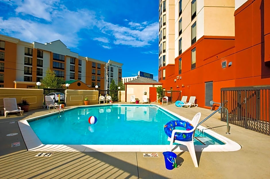 Hampton Inn By Hilton And Suites Atlanta Airport