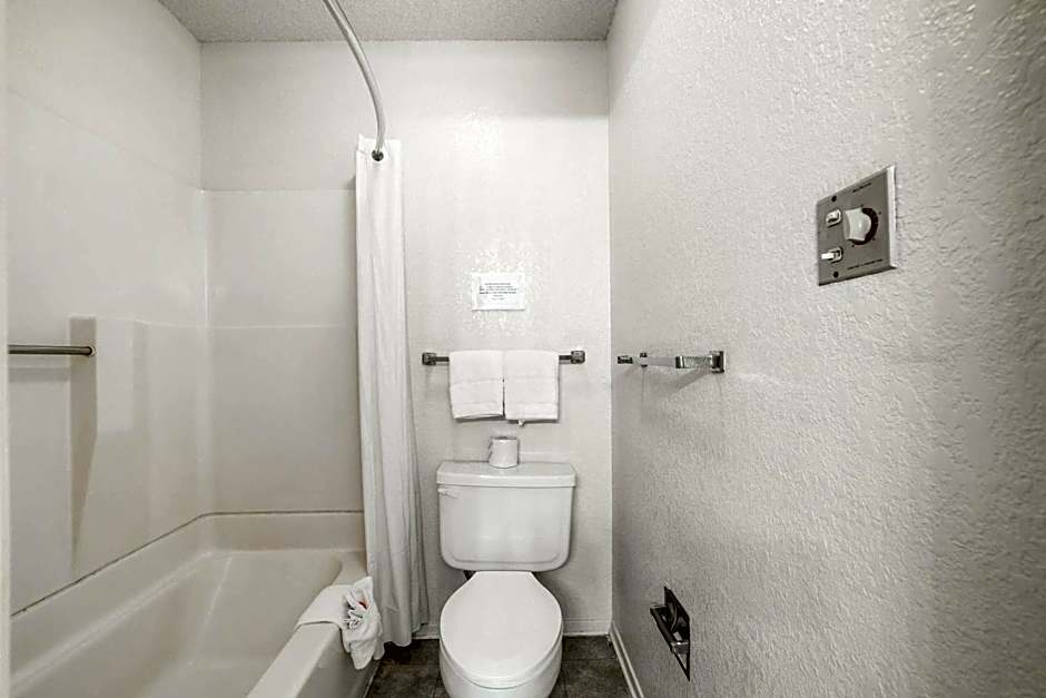 OYO Hotel Junction TX I-10