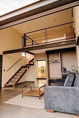 Queen Studio
