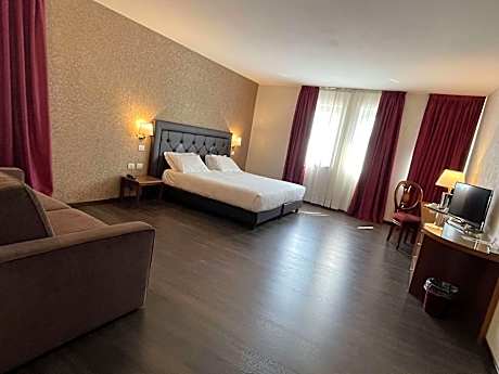 Quadruple Room with King Bed