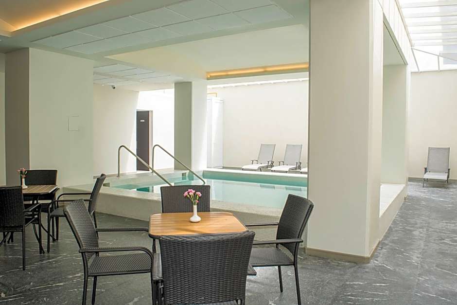 Crown Victoria Hotel