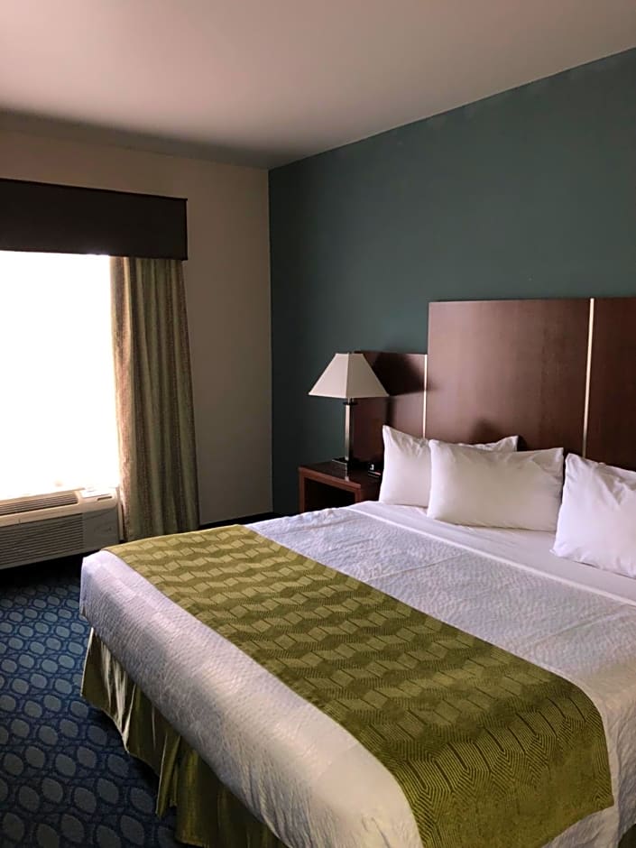 Countryview Inn & Suites