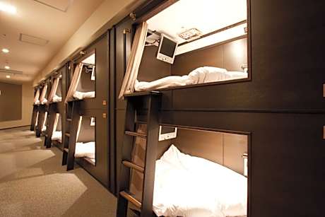HEARTS Capsule Hotel & Spa Nakasu -Male only-