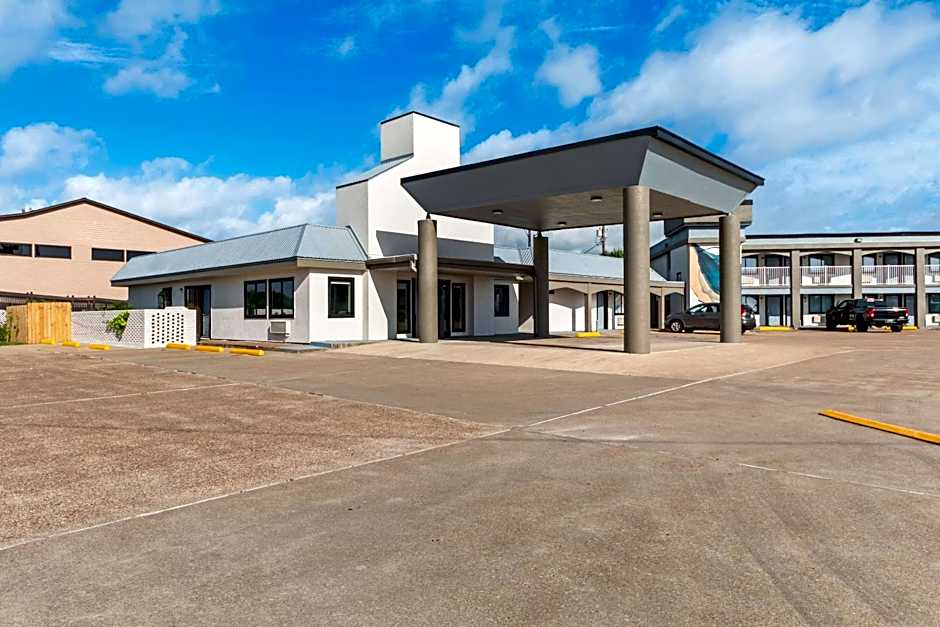 Quality Inn & Suites Port Lavaca near Lighthouse Beach